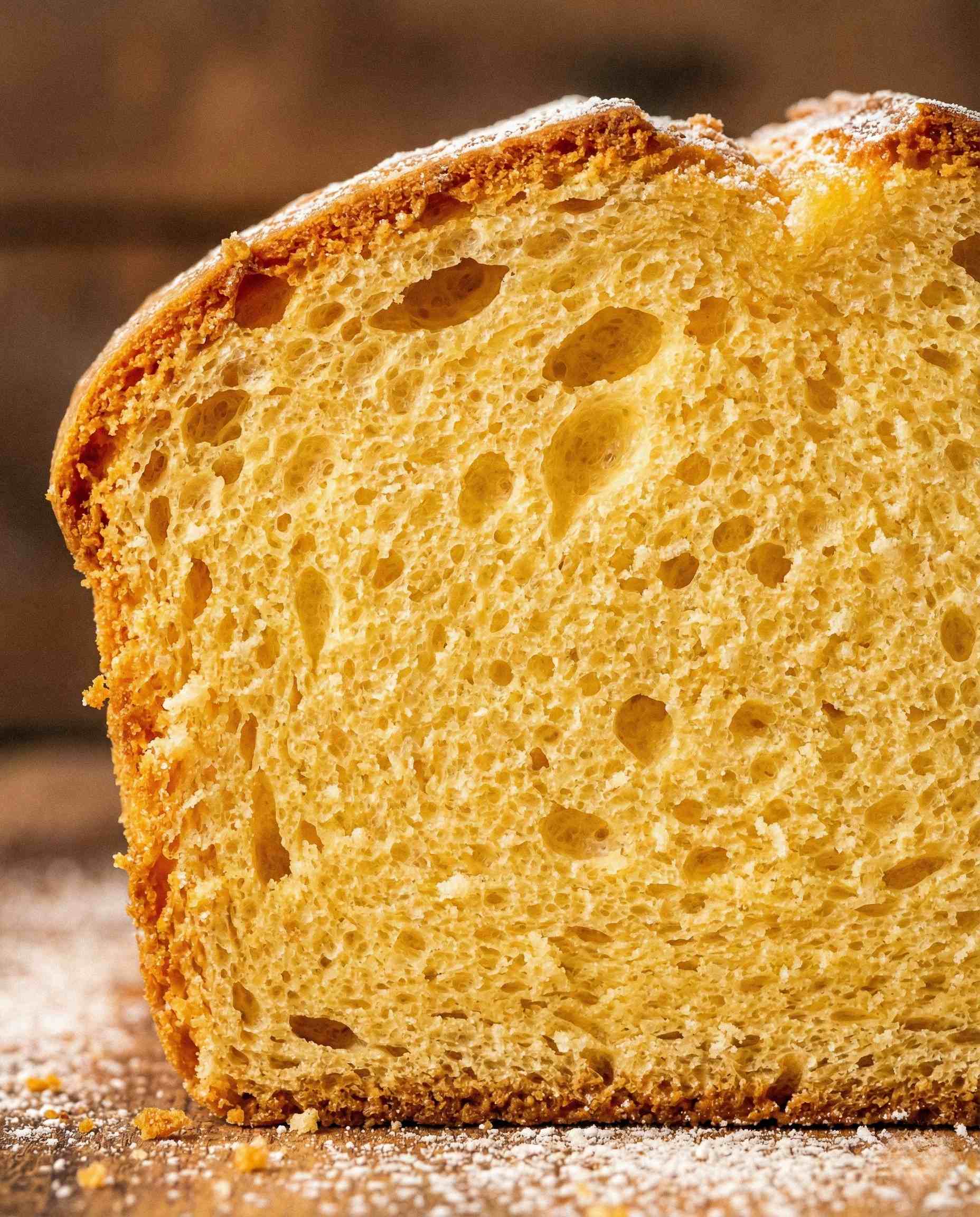Fluffy sponge cake with high volume and airy crumb structure, demonstrating the aerating properties of Sorbitan Monopalmitate (Span 40)